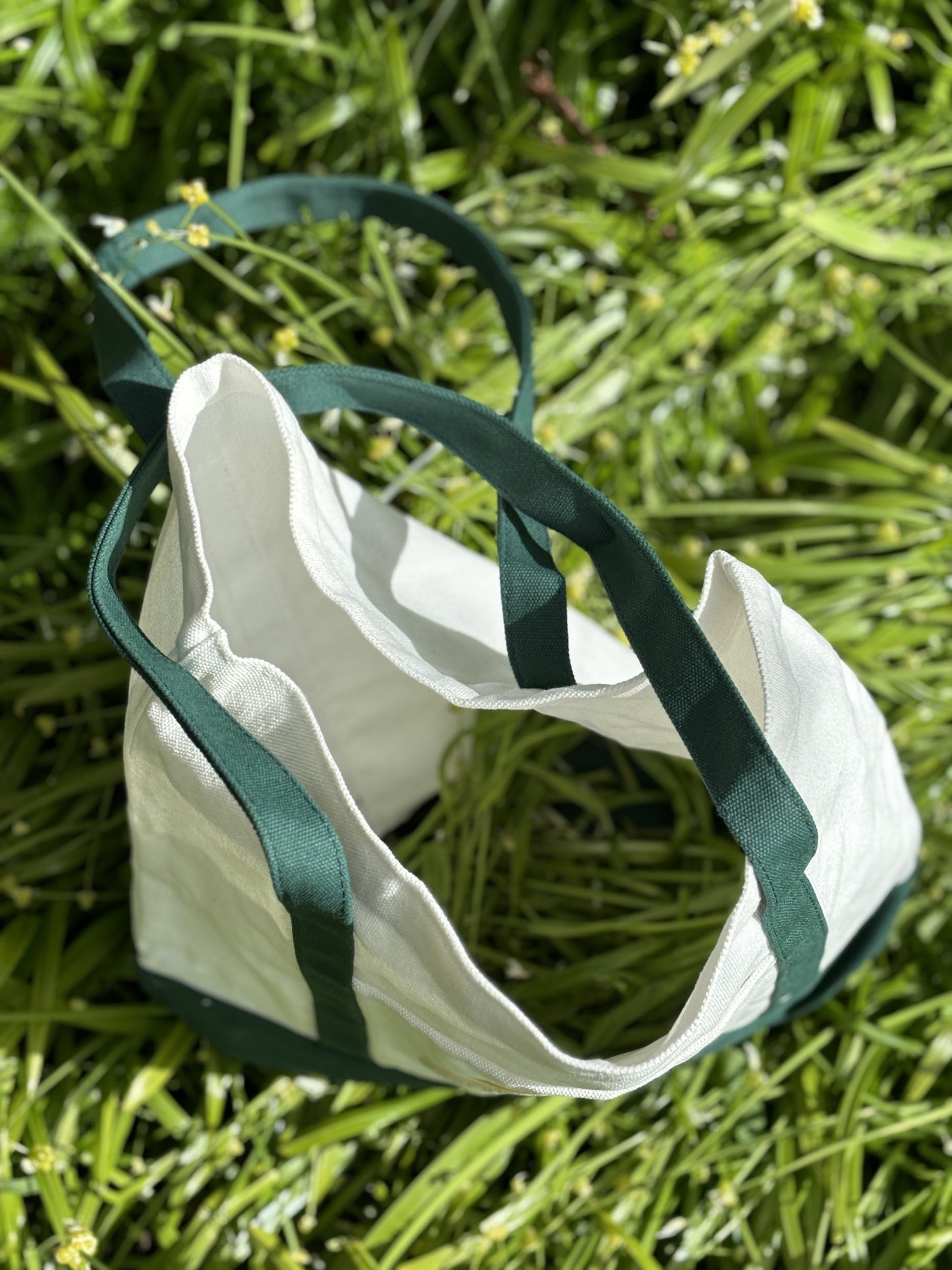 Green canvas tote bag with front pocket