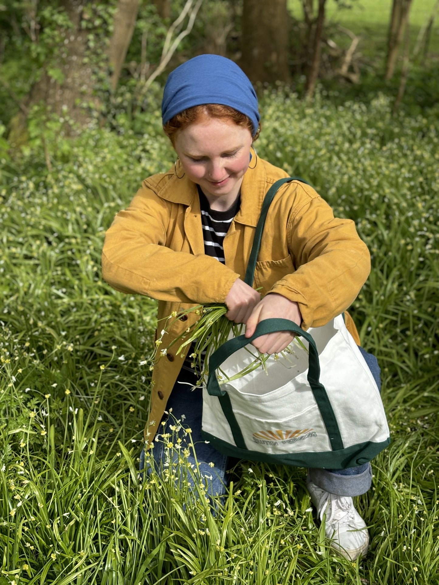 Green canvas tote bag with front pocket